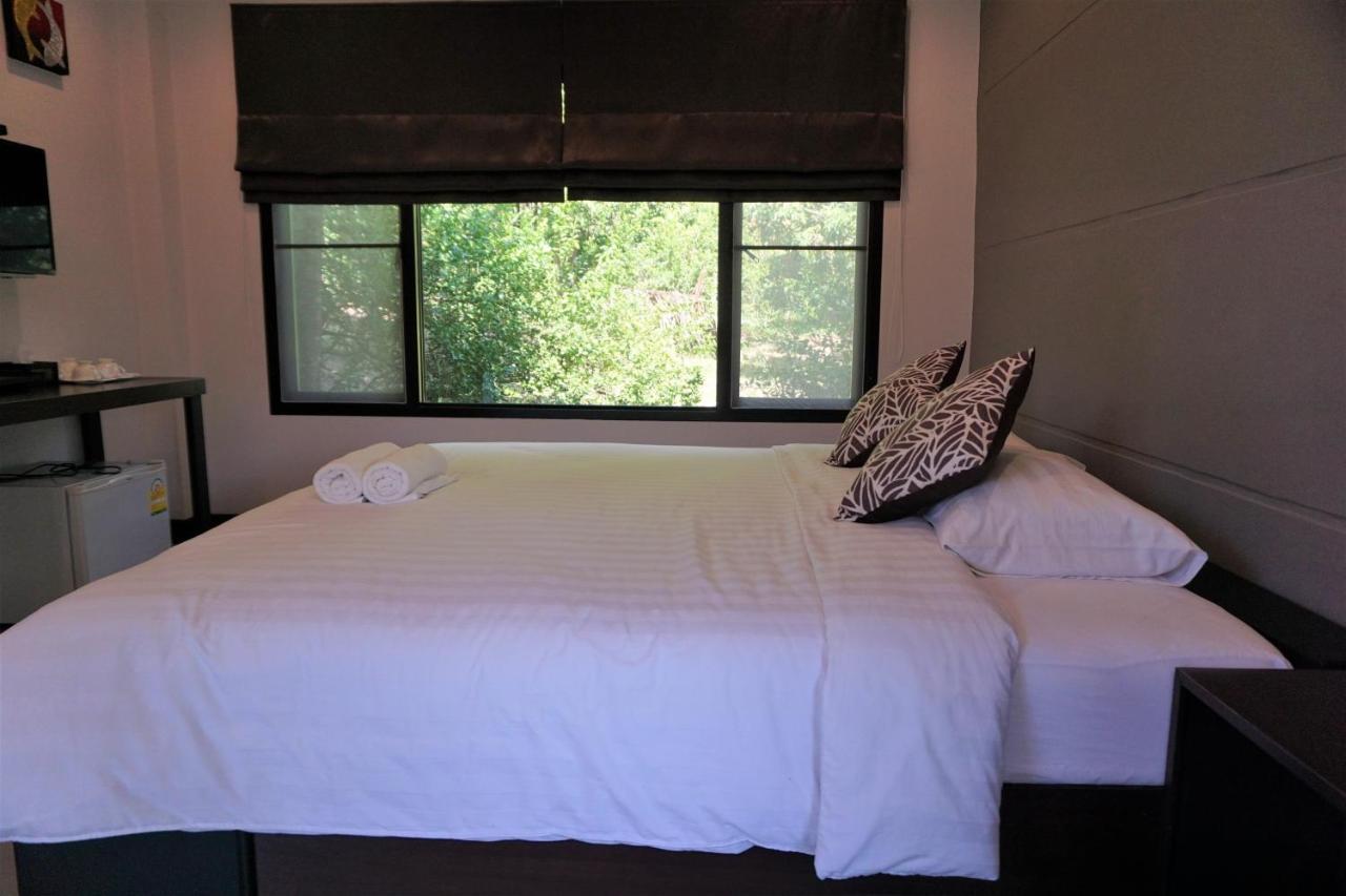 Hotel Bhupimarn Garden House à Chom Thong Extérieur photo
