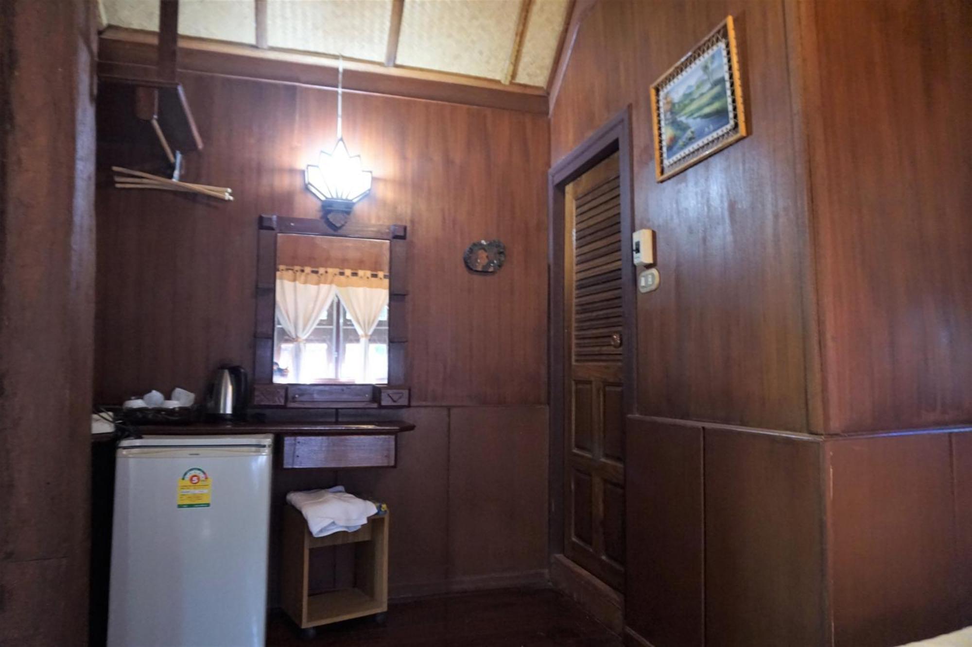Hotel Bhupimarn Garden House à Chom Thong Extérieur photo
