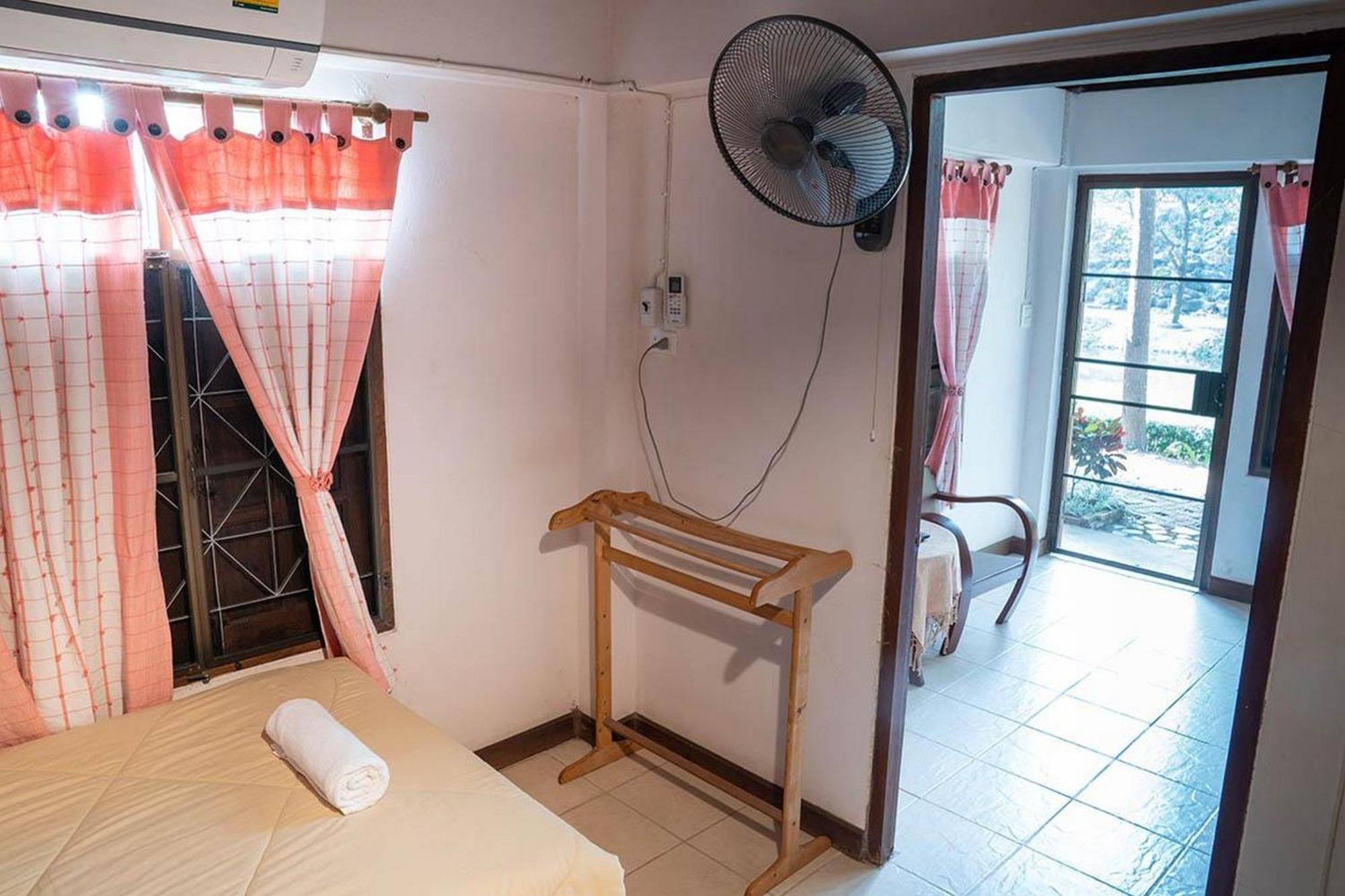 Hotel Bhupimarn Garden House à Chom Thong Extérieur photo