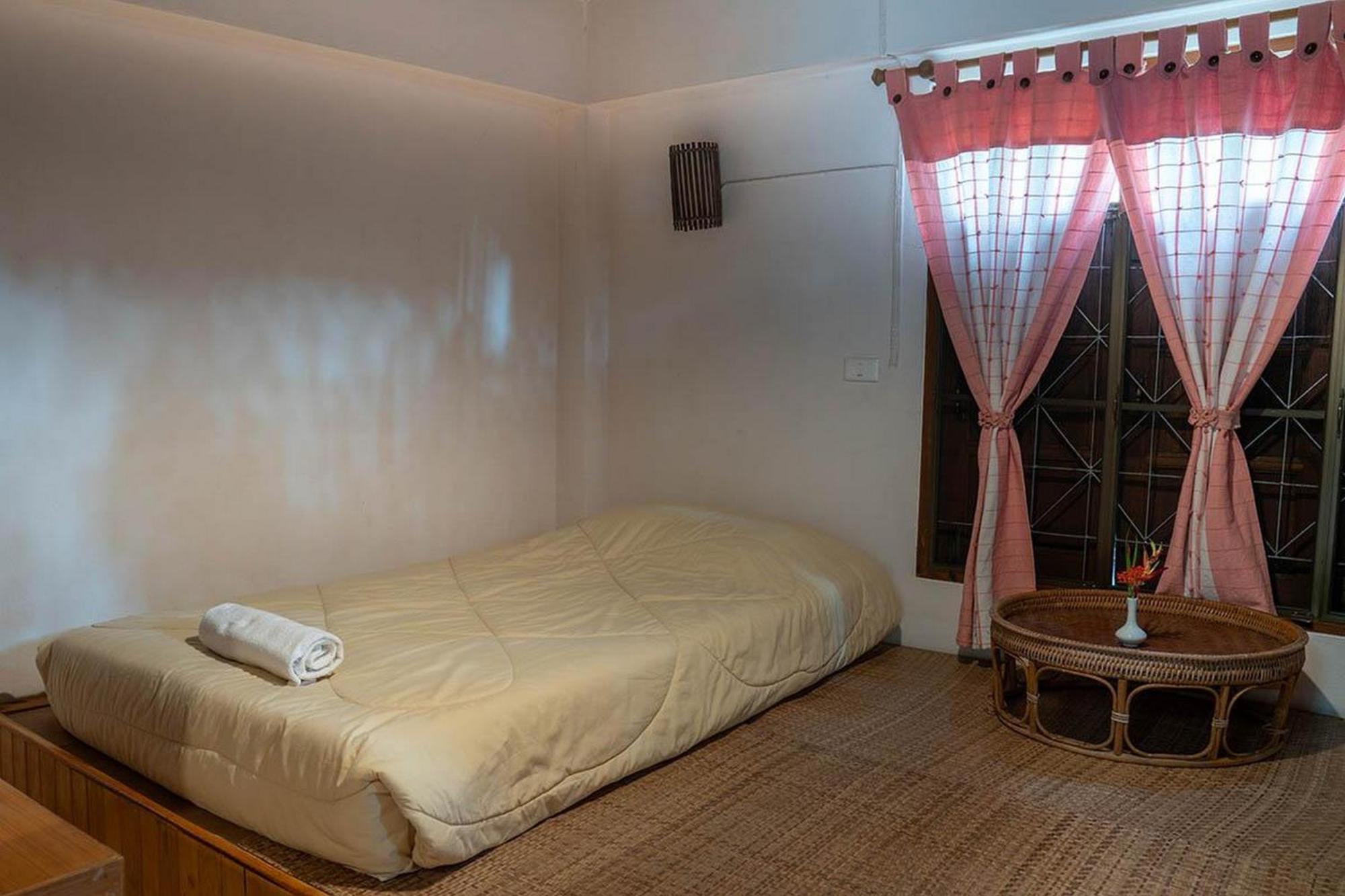 Hotel Bhupimarn Garden House à Chom Thong Extérieur photo