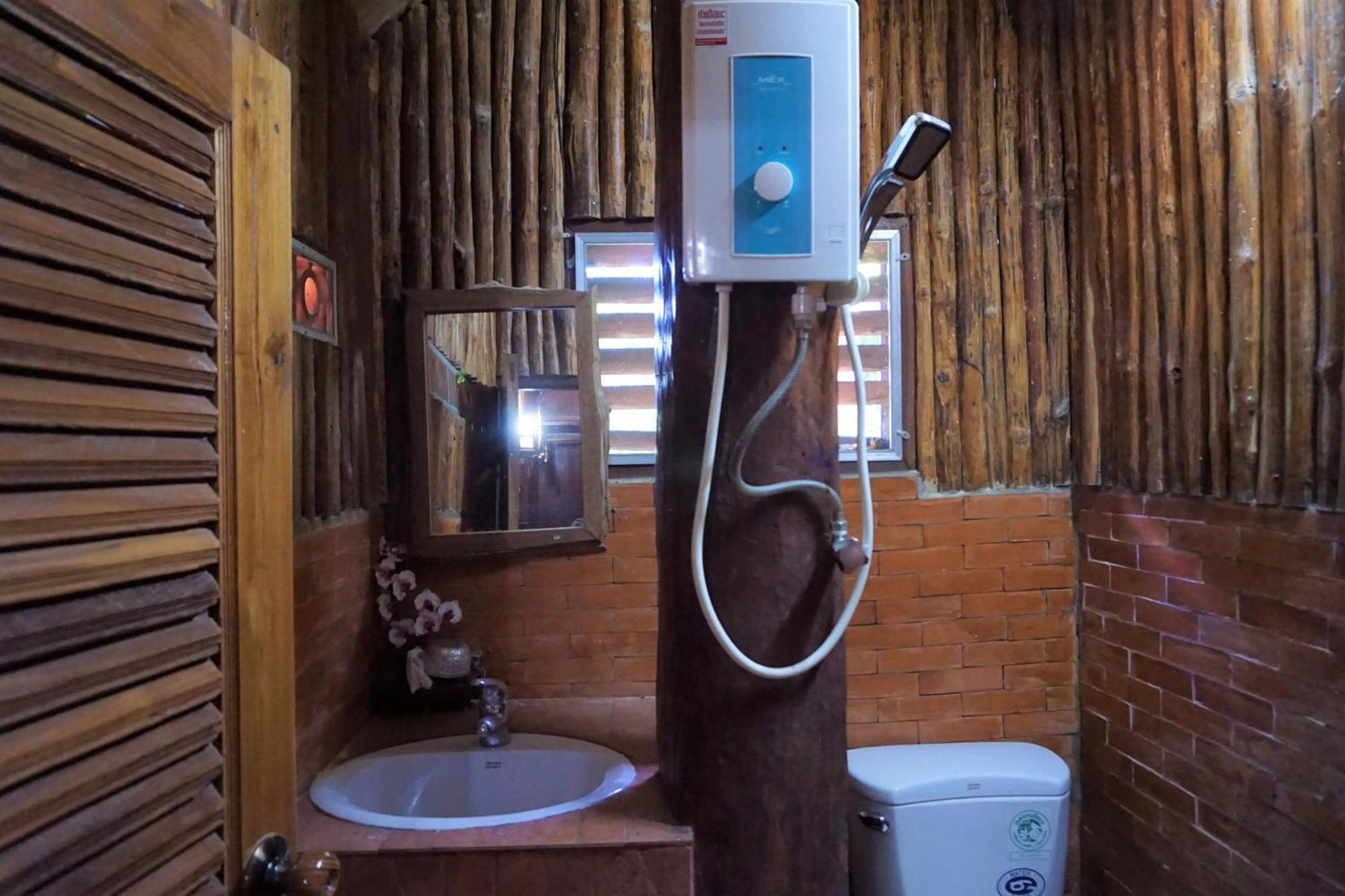 Hotel Bhupimarn Garden House à Chom Thong Extérieur photo