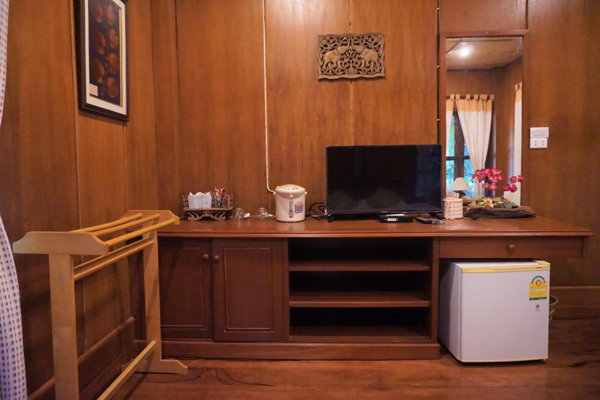Hotel Bhupimarn Garden House à Chom Thong Extérieur photo