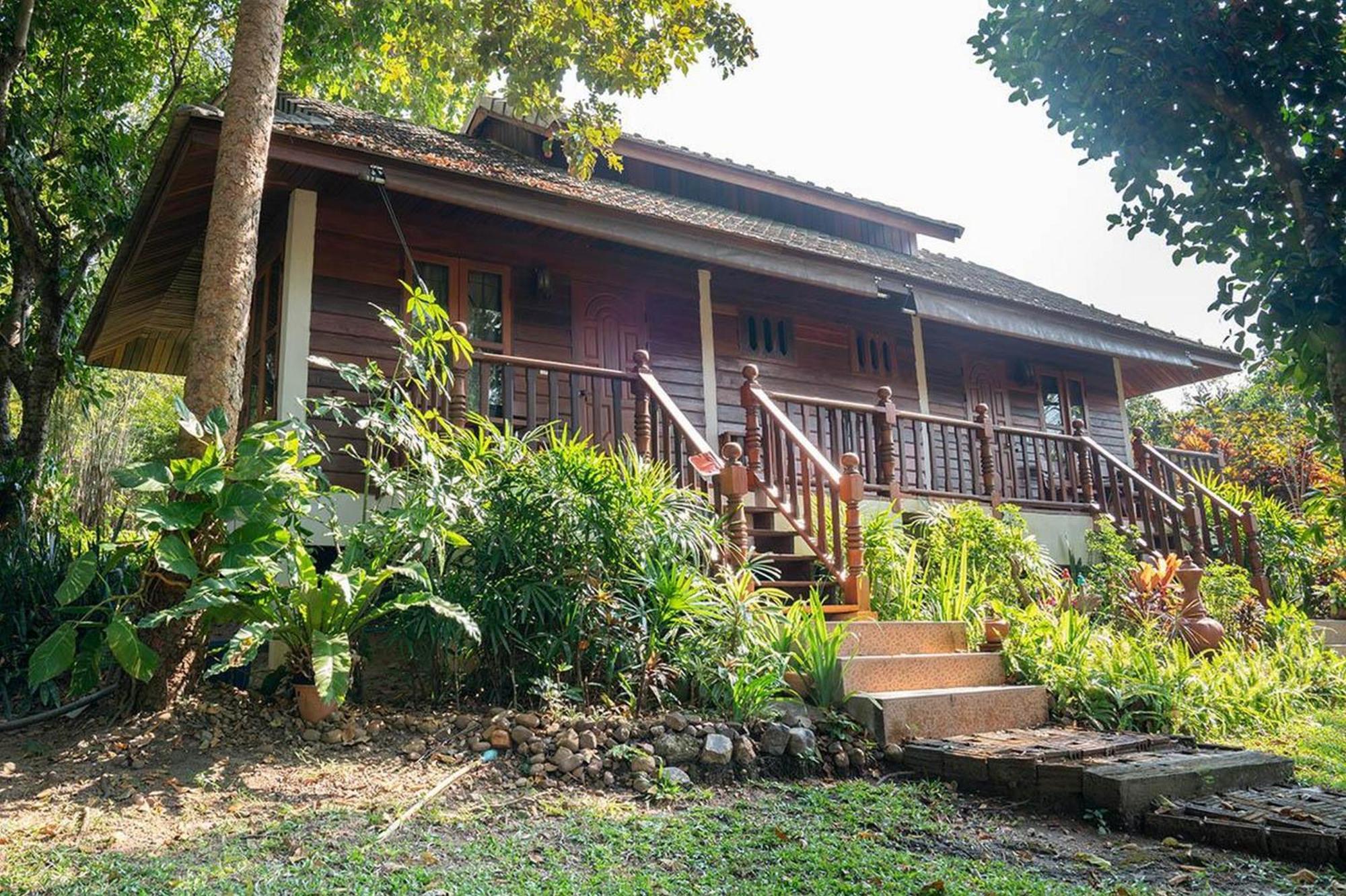 Hotel Bhupimarn Garden House à Chom Thong Extérieur photo