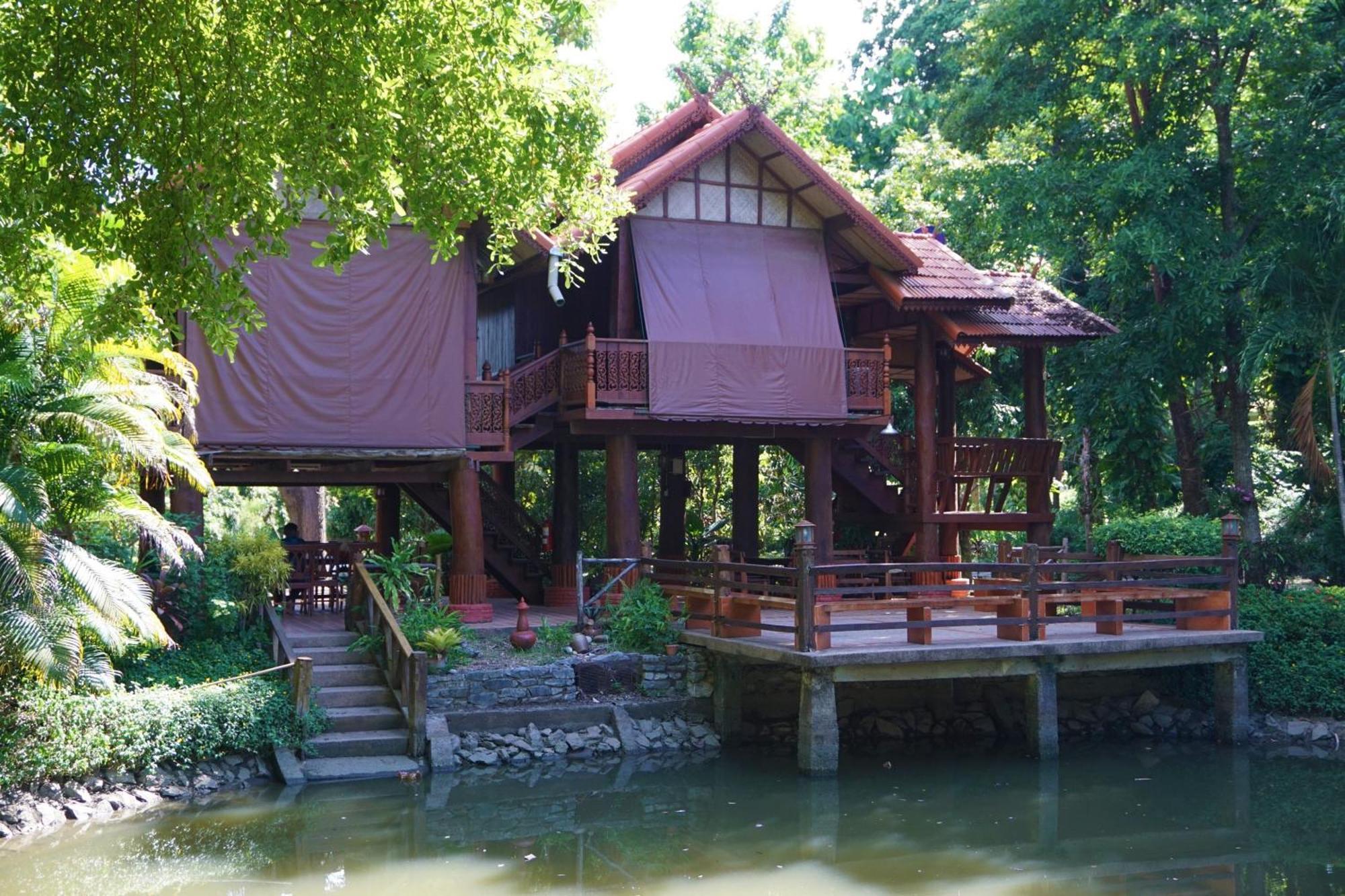Hotel Bhupimarn Garden House à Chom Thong Extérieur photo